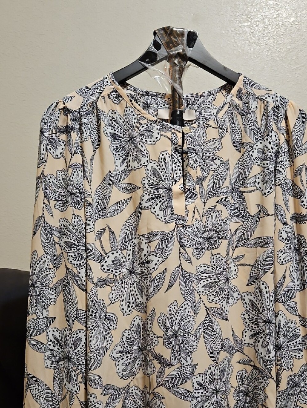 LOFT Pale Pink Floral Button-Front Long-Sleeve Blouse - Picture 2 of 6